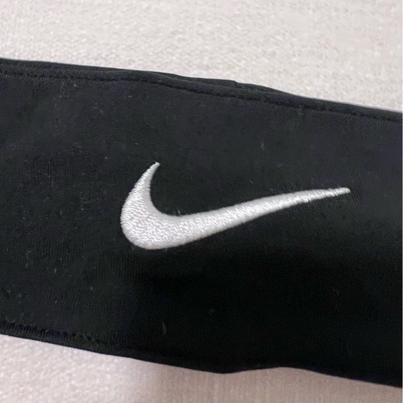 Nike Dri Fit Headband 🖤 - Picture 2 of 3